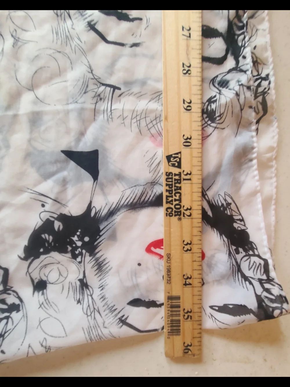 Vintage Style Marilyn Monroe Infinity Scarf Sheer Red Lip Graphic Print Retro